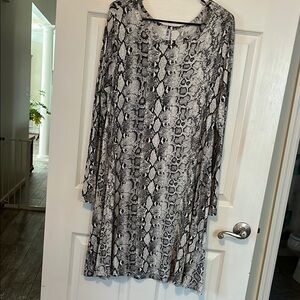 Black and White Long Sleeve Swing Dress with Scoop Neck and Pockets